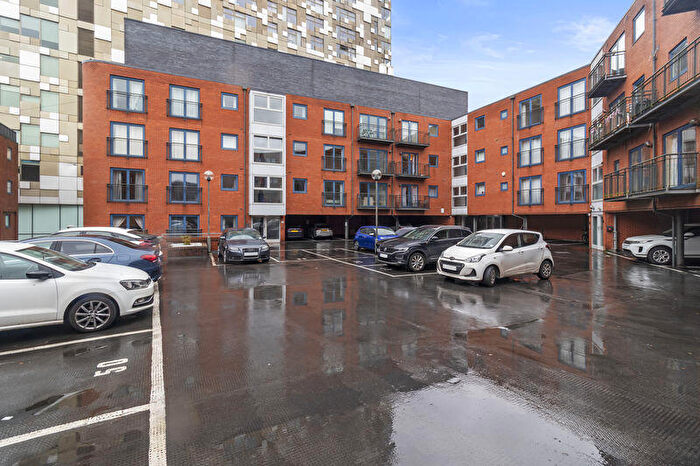 2 Bedroom Apartment For Sale In Washington Wharf, Birmingham, B1