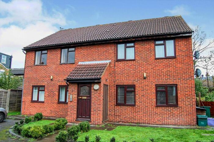 1 Bedroom Flat To Rent In University Road, Colliers Wood, SW19