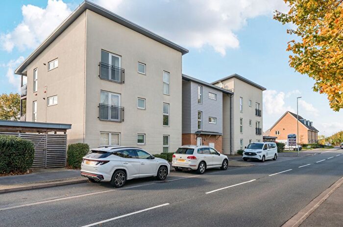 2 Bedroom Flat For Sale In Howe Road, Gosport, Hampshire, PO13