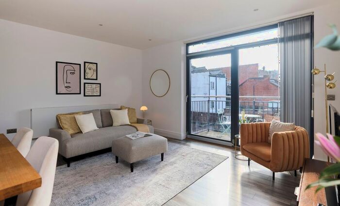 3 Bedroom Flat To Rent In Manor Park Road, London, NW10