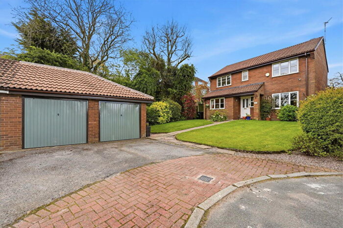 4 Bedroom Detached House For Sale In Clarendon Drive, Macclesfield, SK10