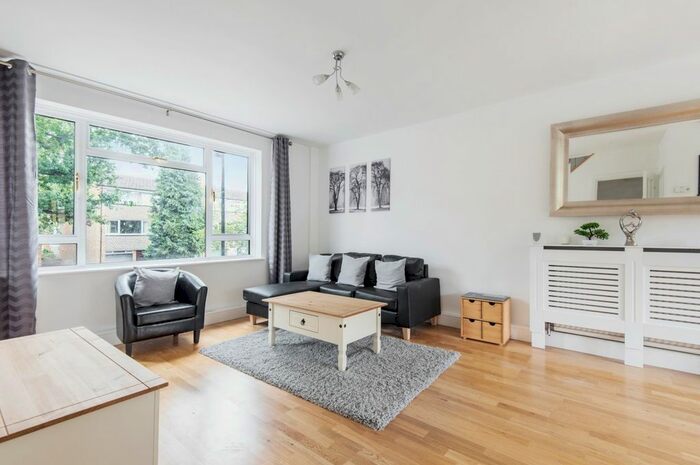 2 Bedroom Flat To Rent In Carston Close, London, SE12
