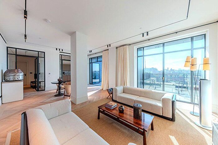 3 Bedroom Flat For Sale In Queensway, London, W2