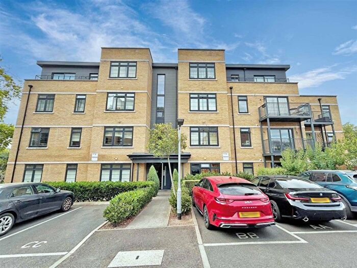 1 Bedroom Flat For Sale In Samuelson Place, Isleworth, TW7
