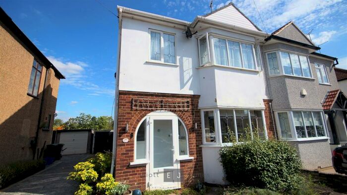 4 Bedroom Semi-Detached House To Rent In Hycliffe Gardens, Chigwell, IG7