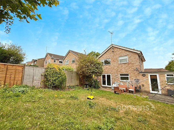 3 Bedroom Link Detached House For Sale In Radstock Lane, Earley, Reading, RG6