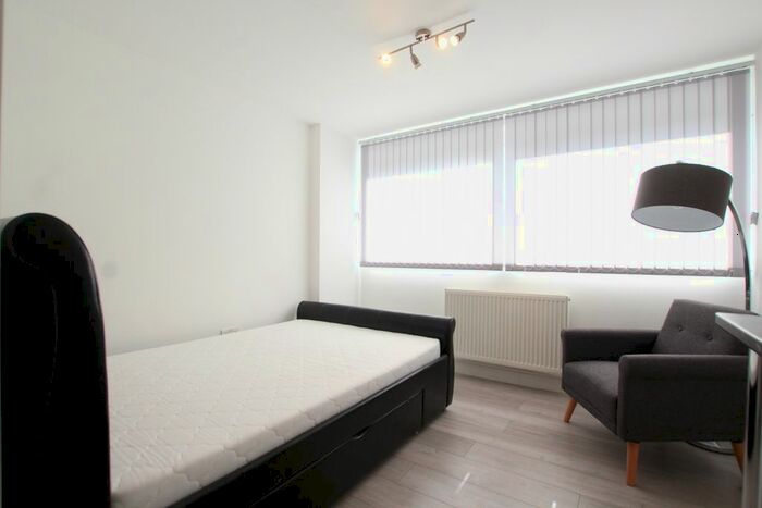 Studio To Rent In Putney Hill, Putney, London, SW15