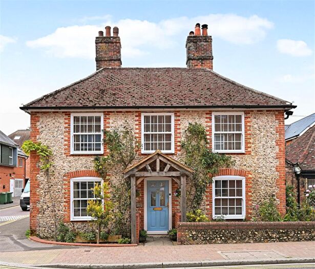 4 Bedroom Link Detached House For Sale In London Road, Horndean, PO8