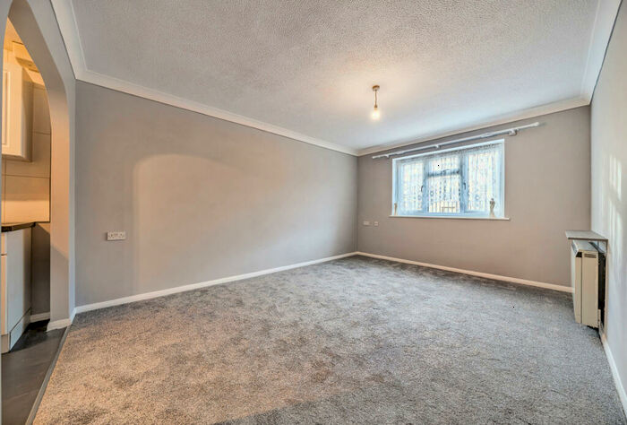 1 Bedroom Apartment For Sale In Chatsworth Place, Mitcham, CR4