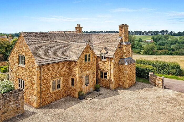 4 Bedroom Detached House For Sale In Barton-On-The-Heath, Moreton-In-Marsh, Gloucestershire, GL56