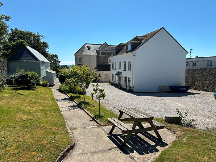 2 Bedroom Flat To Rent In West End, Marazion, TR17