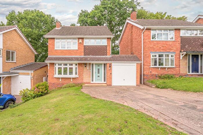 3 Bedroom Detached House For Sale In Ashdown Drive, Wordsley, DY8