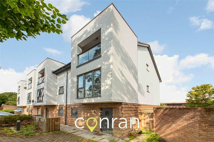 4 Bedroom End Of Terrace House To Rent In William Close, Charlton, SE7