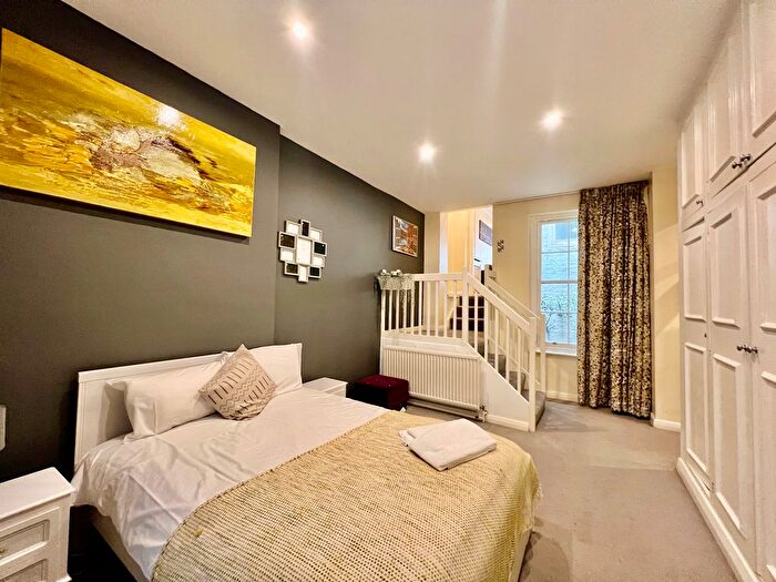 5 Bedroom Mews To Rent In Montagu Mews West, London, W1H
