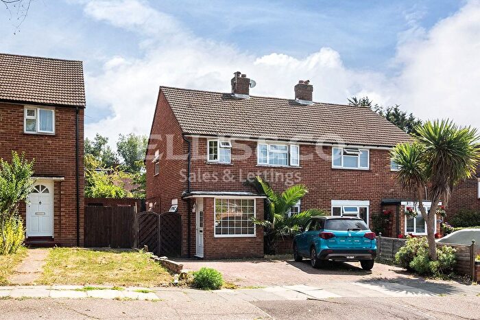 3 Bedroom Semi-Detached House For Sale In Ramillies Road, Mill Hill, London, NW7