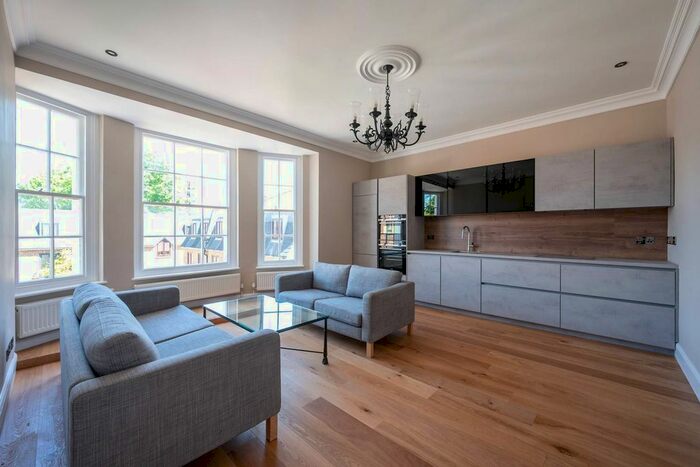 2 Bedroom Flat To Rent In Parkland Gardens, Putney, London, SW19