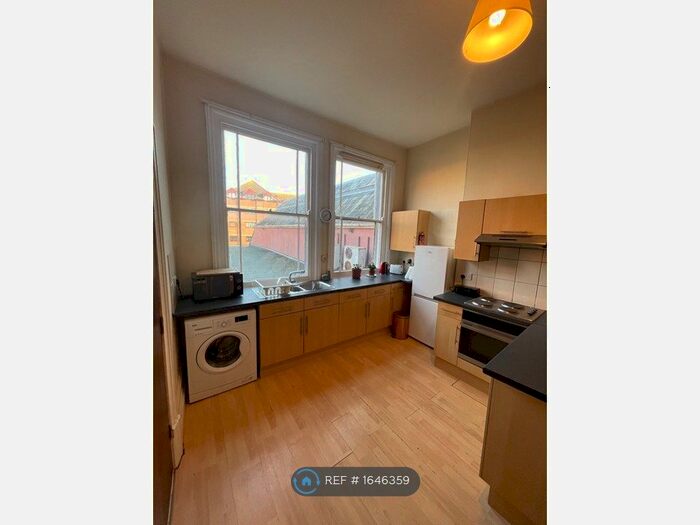 3 Bedroom Flat To Rent In High Street, Gosport, PO12