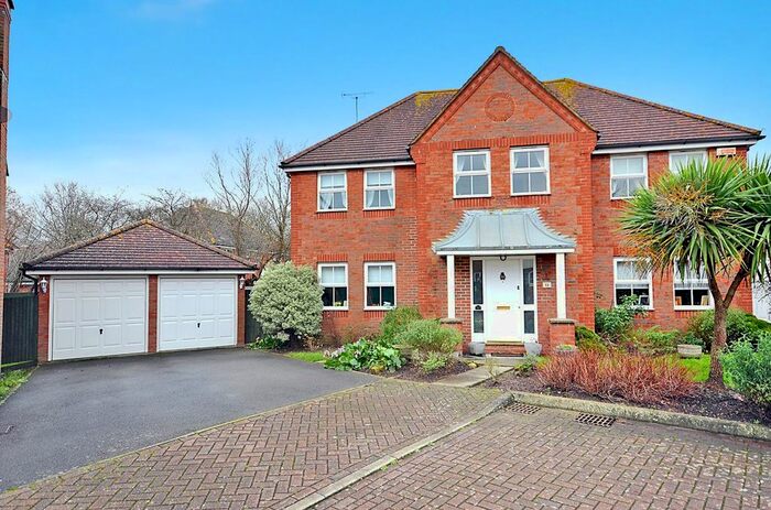 5 Bedroom Detached House To Rent In Thornton Close, Willesborogh, TN24