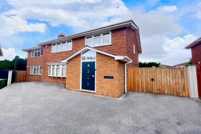 5 Bedroom Detached House To Rent In Greenfields Close, Billericay, CM12