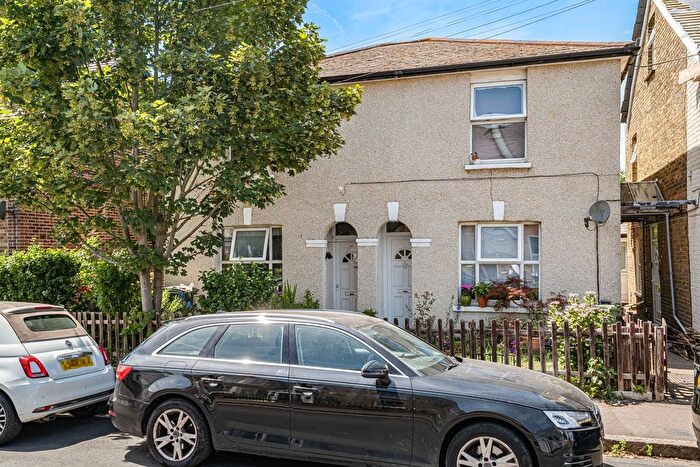 1 Bedroom Maisonette For Sale In Milton Road, Hampton, TW12