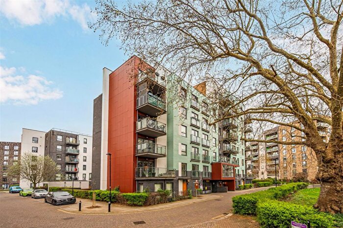 3 Bedroom Flat For Sale In All Saints Road, London, W3
