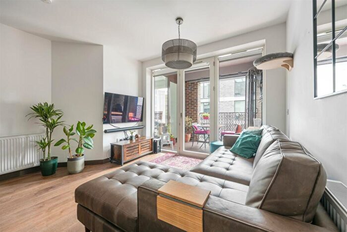 2 Bedroom Apartment For Sale In Smeed Road, Bow, E3