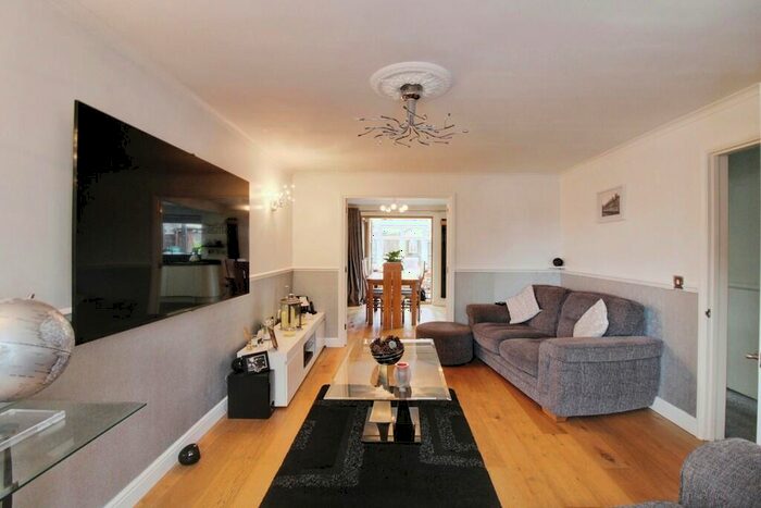 4 Bedroom Detached House For Sale In Clary Road, Swindon, SN2