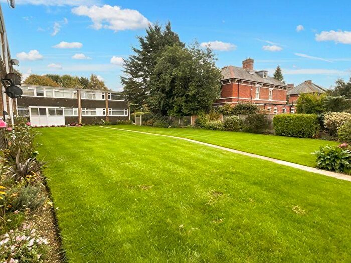 2 Bedroom Flat To Rent In Christchurch Town Centre, BH23