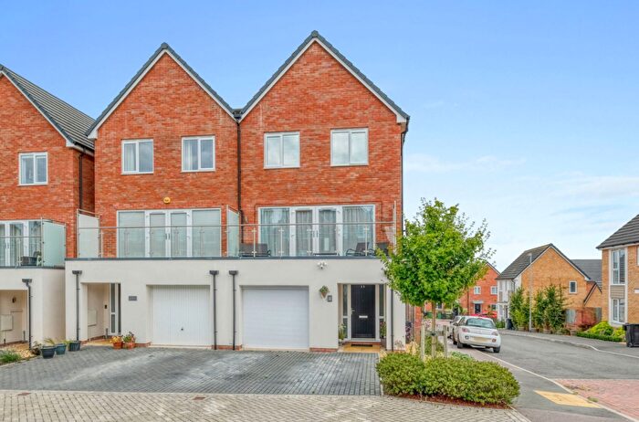 4 Bedroom Semi-Detached House For Sale In Arrow Drive, Cofton Hackett, B45