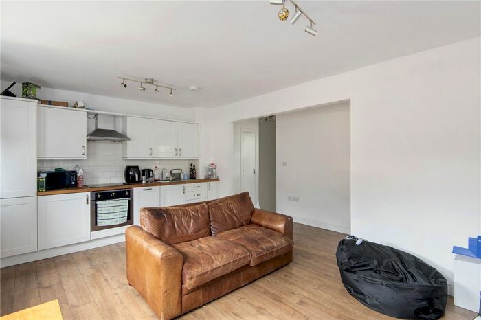2 Bedroom Flat To Rent In Rutford Road, London, SW16