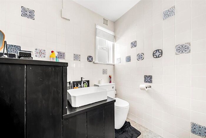 3 Bedroom House For Sale In Springfield Road, Swanage, BH19 - Photo 12
