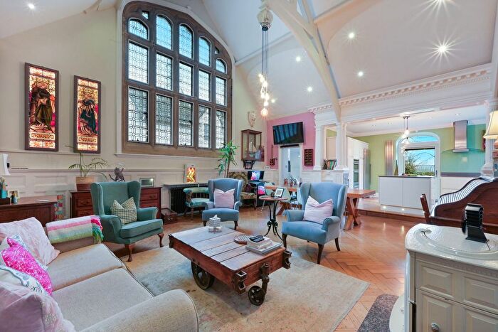 3 Bedroom Link Detached House For Sale In Mynthurst, Leigh, RH2