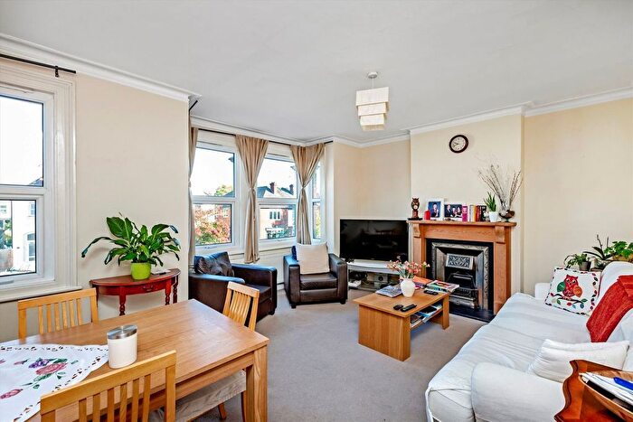 3 Bedroom Flat To Rent In South Park Road, Wimbledon, SW19