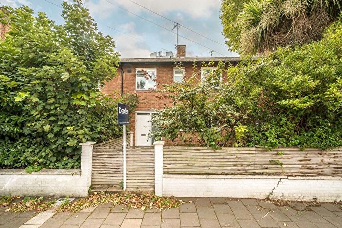 4 Bedroom Property For Sale In Sandmere Road, Clapham, SW4