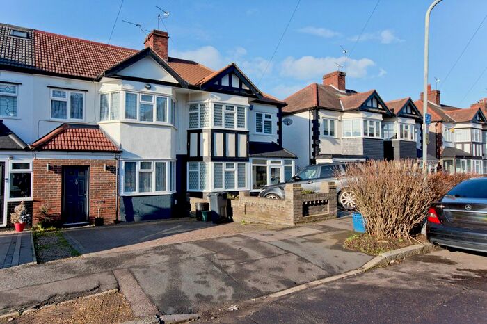 3 Bedroom Terraced House To Rent In Westview Drive, Essex, IG8