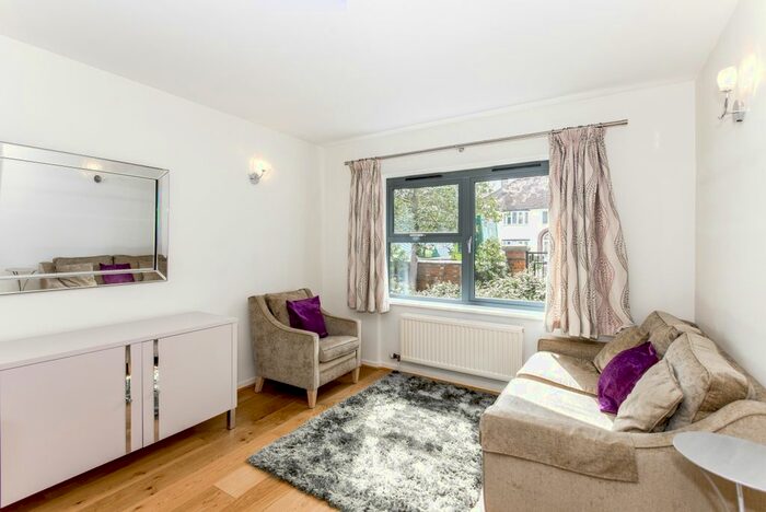 2 Bedroom Flat To Rent In Banbury Road, Oxford, OX2