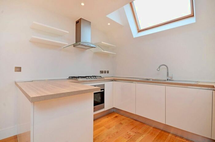 2 Bedroom Flat To Rent In Alexandra Grove, North Finchley, London, N12