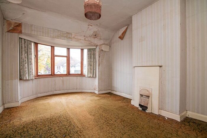 3 Bedroom Semi-Detached House For Sale In Redacre Road, Birmingham, B73