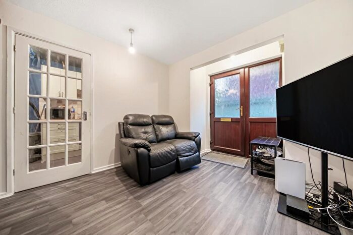 1 Bedroom Terraced House To Rent In Robertson Close, Newbury, RG14
