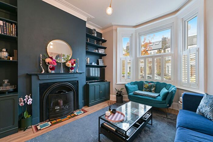 2 Bedroom Flat For Sale In Rainham Road, London, NW10