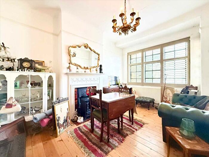 2 Bedroom Bungalow For Sale In Leigh On Sea, South Of London Road, SS9