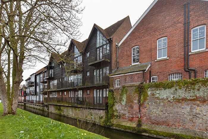 2 Bedroom Flat For Sale In Pound Lane, Canterbury, Kent, CT1