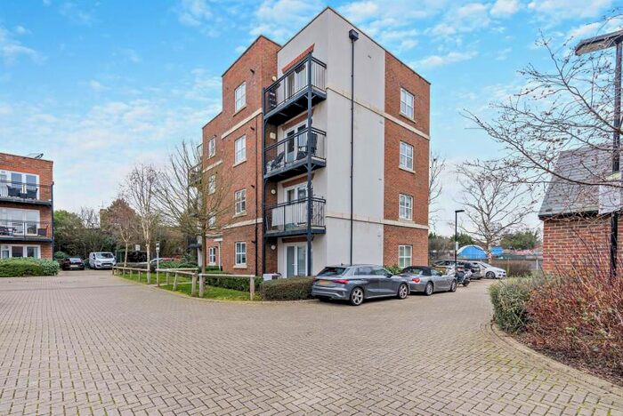 2 Bedroom Flat To Rent In Kenmare Close, Ickenham, Uxbridge, UB10