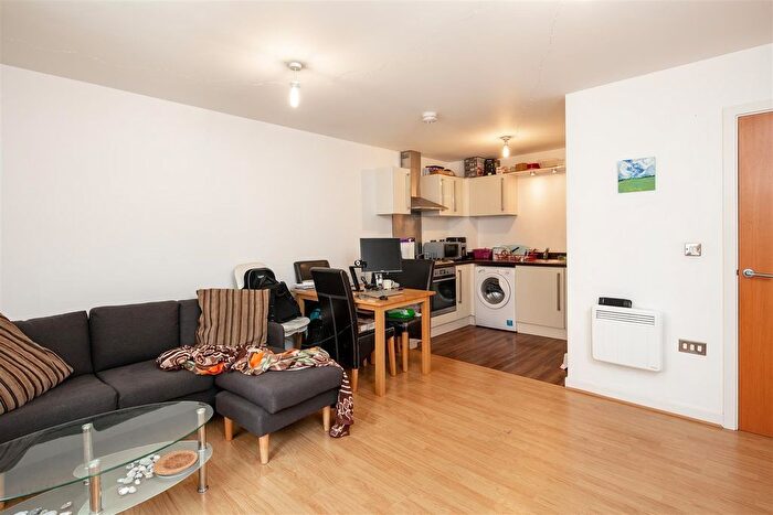 1 Bedroom Flat To Rent In Ratcliffe Court Chimney Steps St Phillips, Bristol, BS2