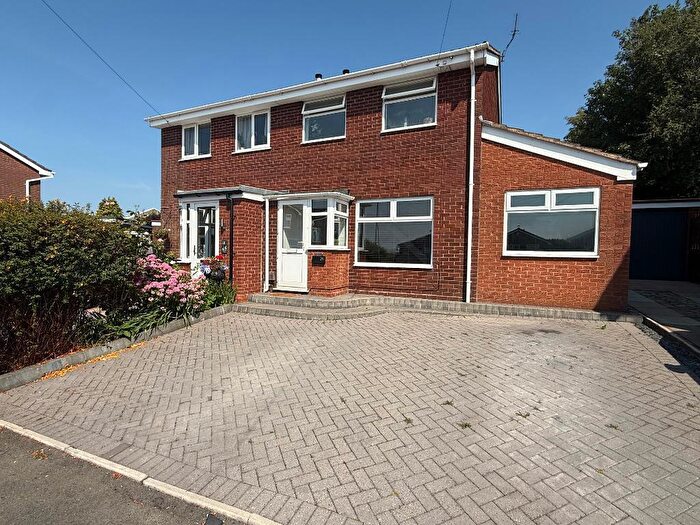3 Bedroom Semi-Detached House For Sale In Chartwell Close, Werrinton, Stoke On Trent, ST9