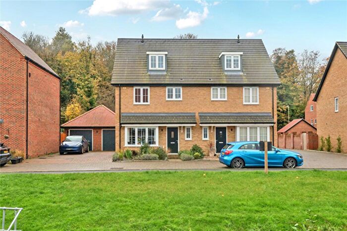 4 Bedroom Semi Detached House For Sale In Charrington Close, Alton, Hampshire, GU34