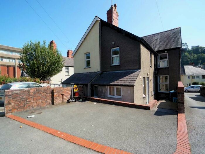 6 Bedroom House To Rent In Deiniol Road, Bangor, LL57
