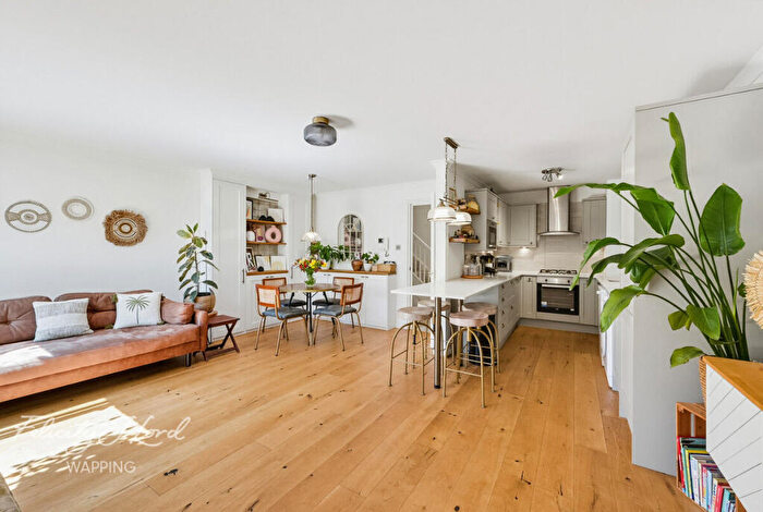 3 Bedroom Maisonette For Sale In Asher Way, London, E1W