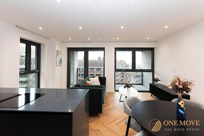 2 Bedroom Apartment To Rent In Woodberry Down, N4