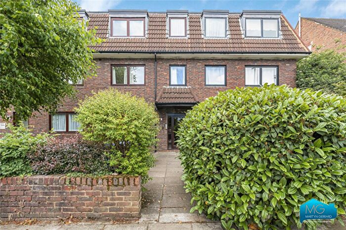 2 Bedroom Flat To Rent In Long Lane, London, N3